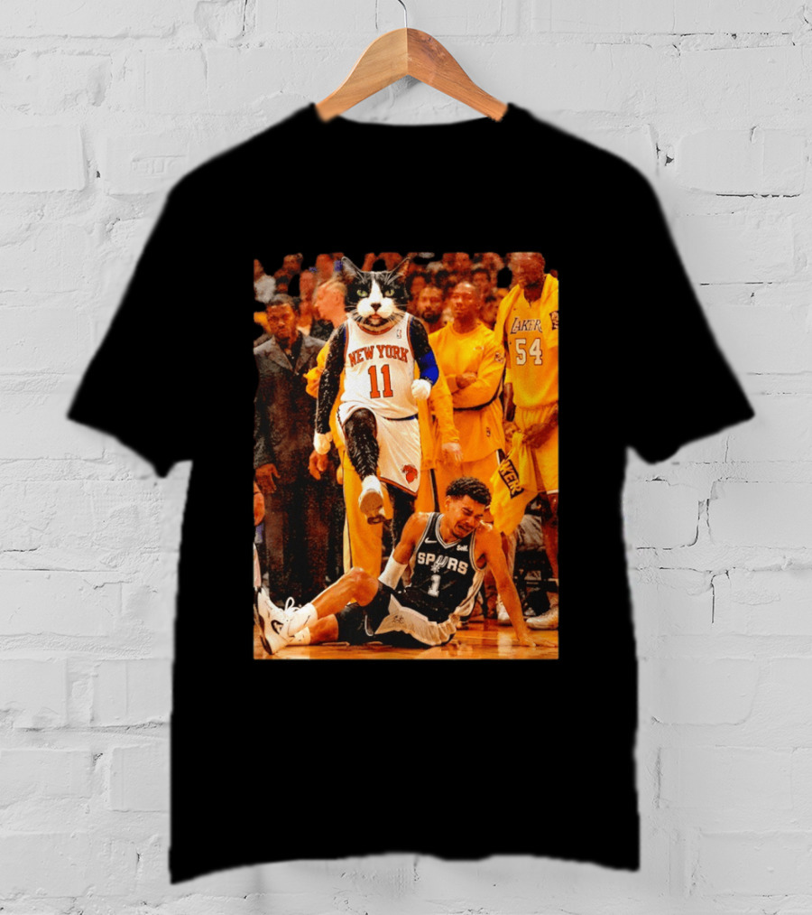 New York Knicks 11 Cat Dunks On Spurs Player Victor Wembanyama With Crowd And Lakers Players T-Shirt
