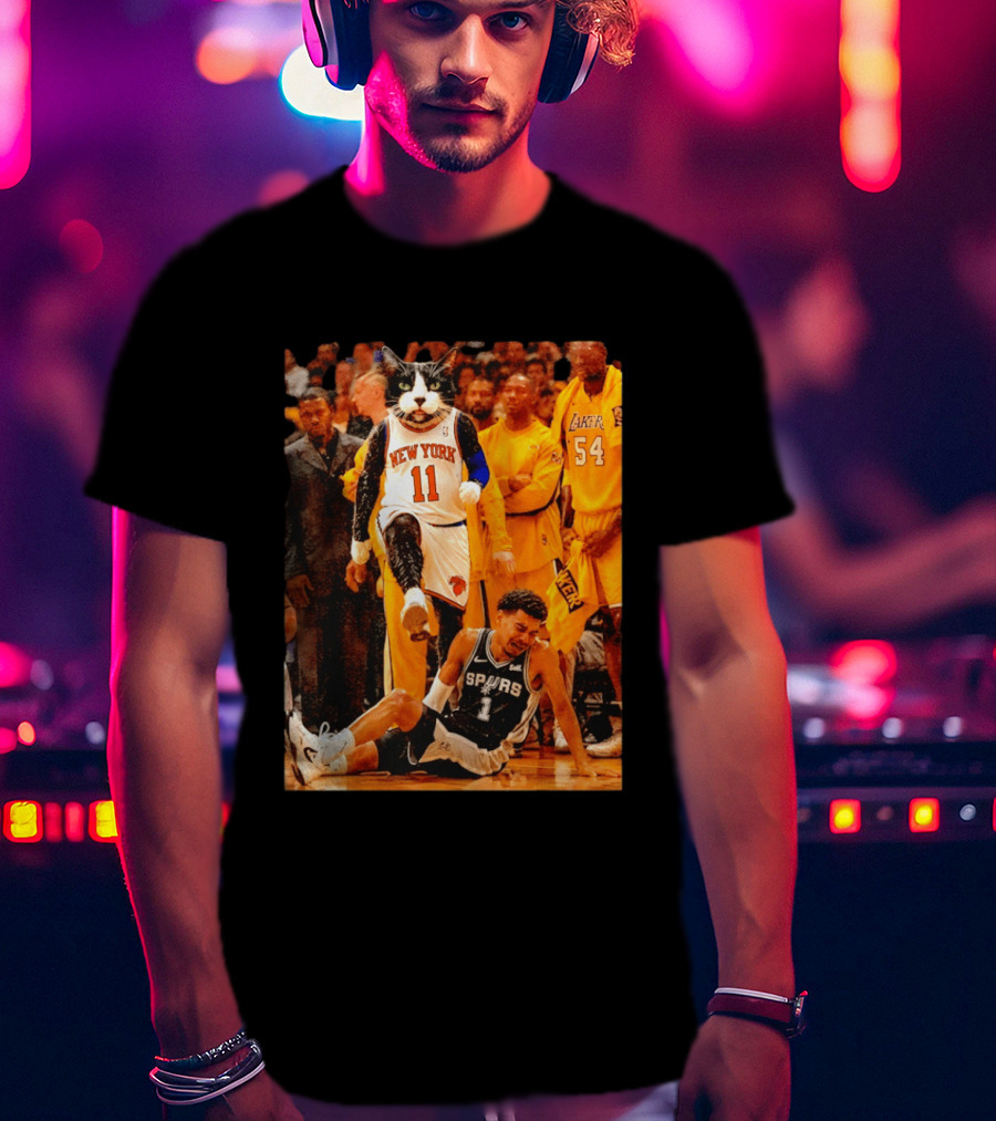 New York Knicks 11 Cat Dunks On Spurs Player Victor Wembanyama With Crowd And Lakers Players T-Shirt
