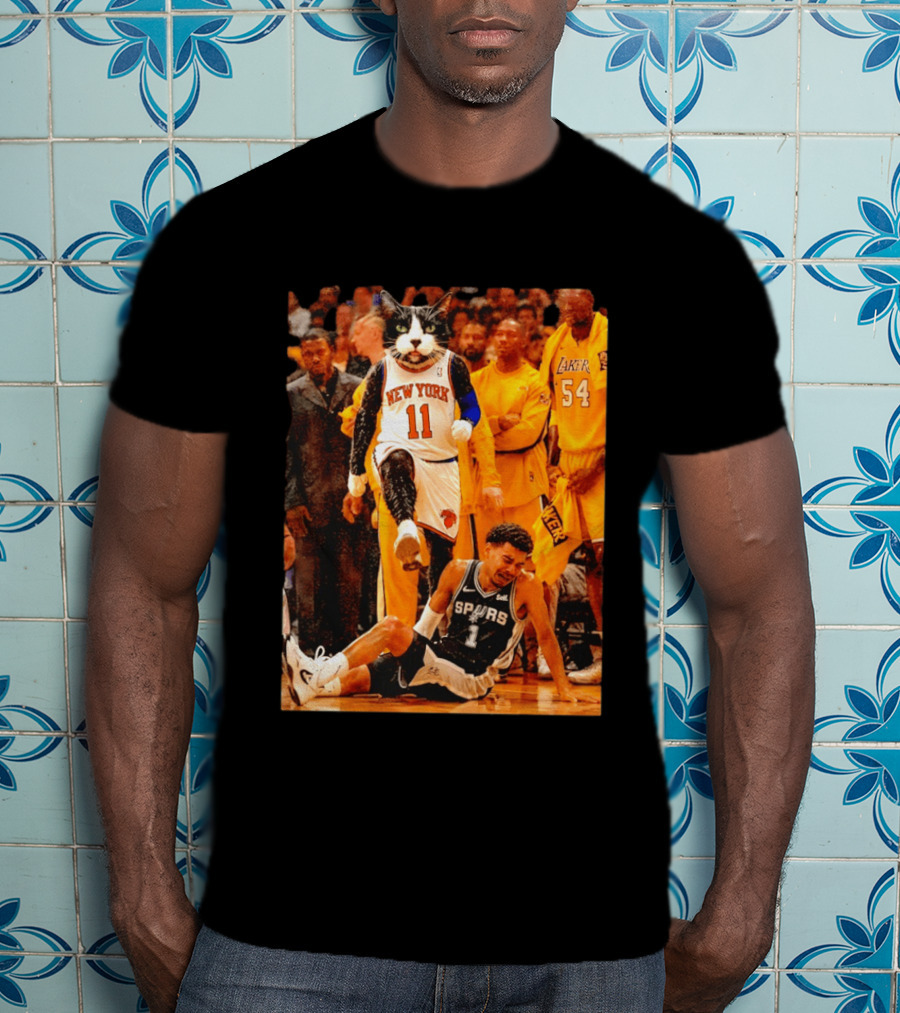 New York Knicks 11 Cat Dunks On Spurs Player Victor Wembanyama With Crowd And Lakers Players T-Shirt