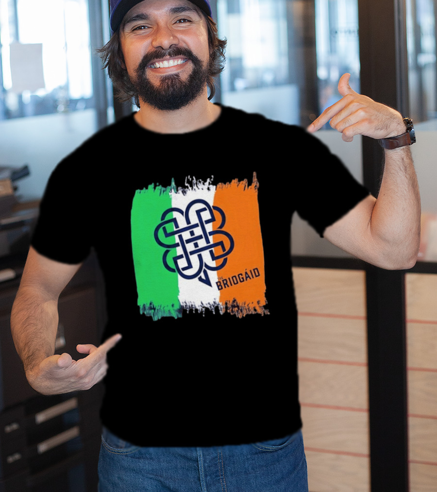 The Briogáid Celtic Knot Irish Flag T-Shirt