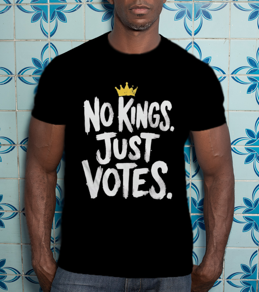No Kings Just Votes Crown Symbol Politics Empowerment T-Shirt