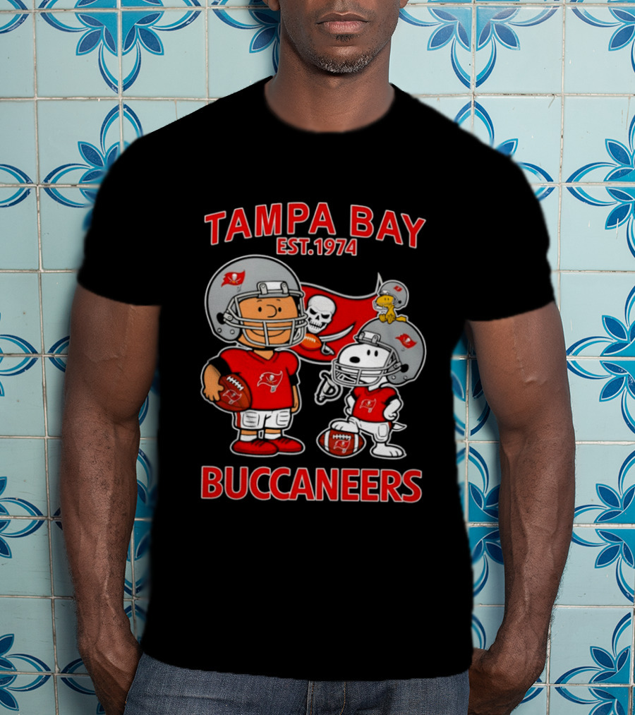 Tampa Bay Buccaneers Snoopy And Charlie Brown EST 1974 T-Shirt
