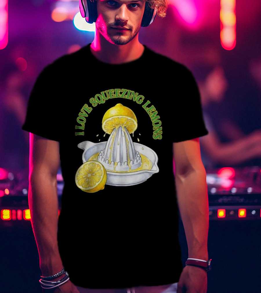 I Love Squeezing Lemons Citrus Juicer And Fruit T-Shirt