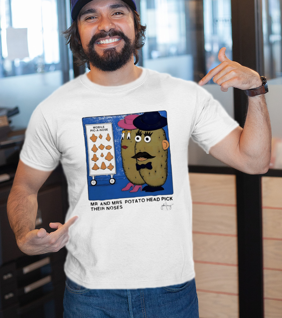 Mobile Pic A Nose Mr And Mrs Potato Head Pick Their Noses T-Shirt