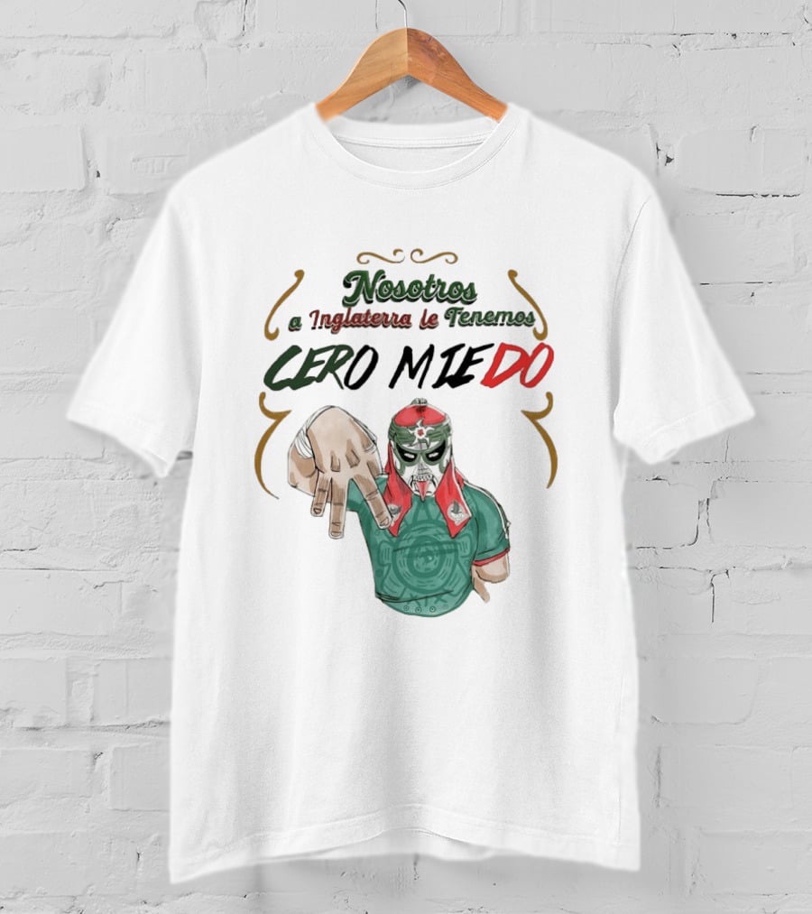 Nosotros A Inglaterra Le Tenemos Cero Miedo Luchador Mexicano Espíritu Valiente T-Shirt