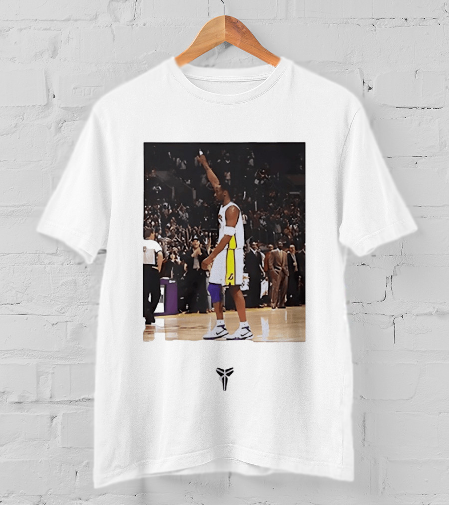 Kobe Bryant Los Angeles Lakers NBA Iconic Court Celebration T-Shirt