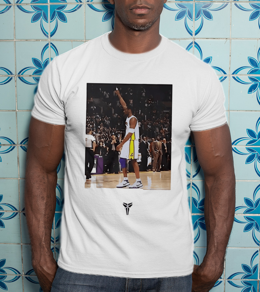 Kobe Bryant Los Angeles Lakers NBA Iconic Court Celebration T-Shirt