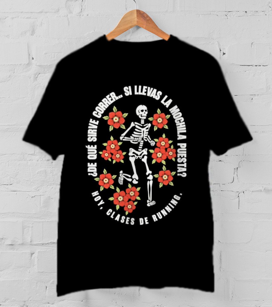 De Que Sirve Correr Si Llevas La Mochila Puesta Hoy Clases De Running Esqueleto Y Flores Rojas T-Shirt