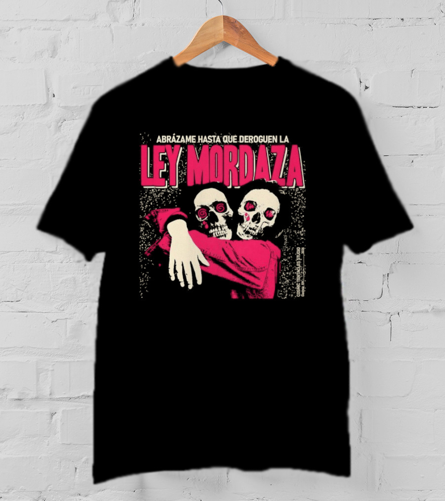 Abrazame Hasta Que Deroguen La Ley Mordaza T-Shirt