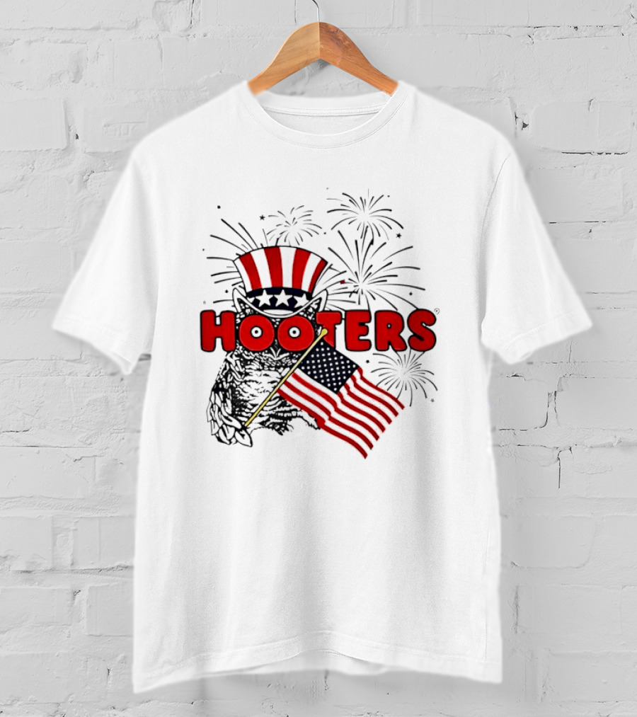 Hooters Uncle Sam Owl USA Flag Fireworks Celebration T-Shirt