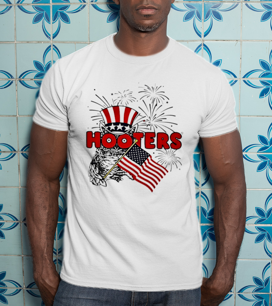 Hooters Uncle Sam Owl USA Flag Fireworks Celebration T-Shirt