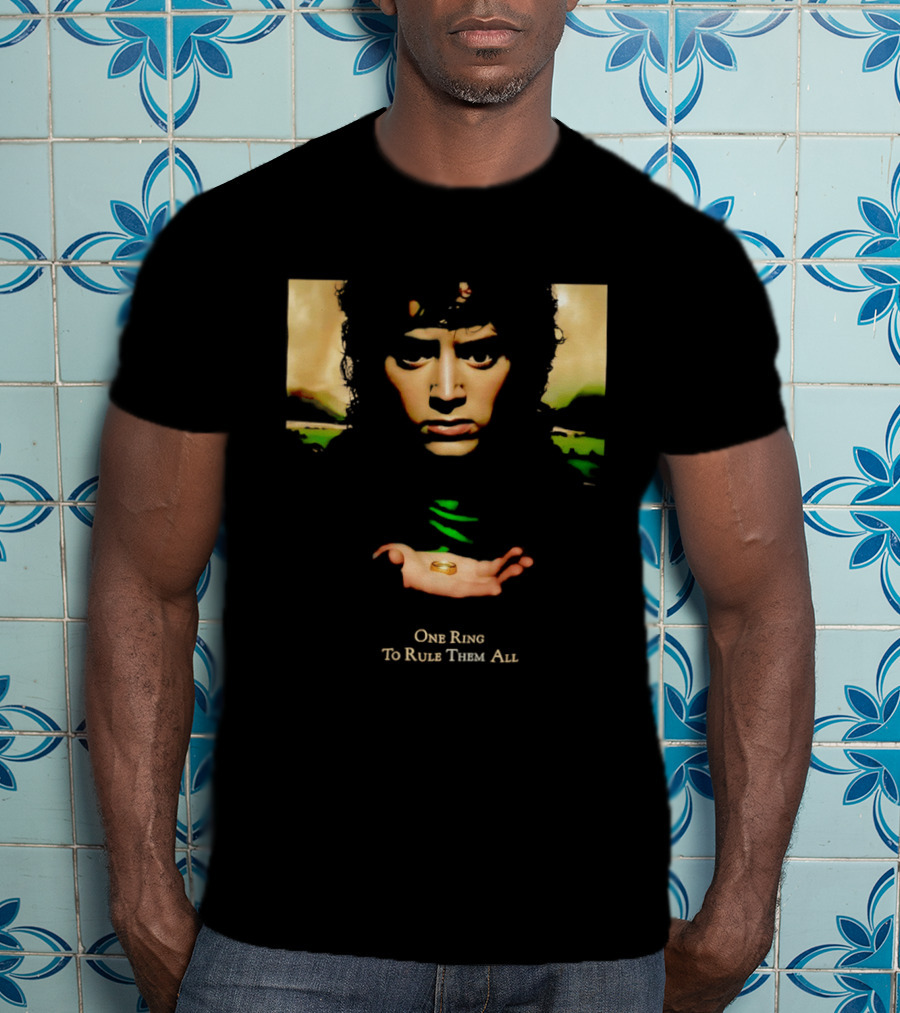 Elijah Wood One Ring To Rule Them All Lord Of The Rings Face Hands Gold Band T-Shirt