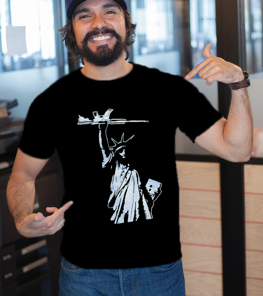 Statue Of Liberty Holding Assault Rifle July 4th Independence T-Shirt