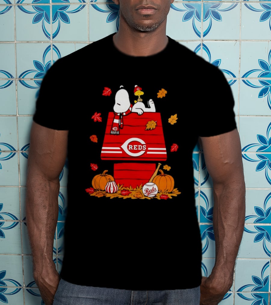 Snoopy Woodstock Cincinnati Reds Fall Baseball Pumpkins Leaves T-Shirt