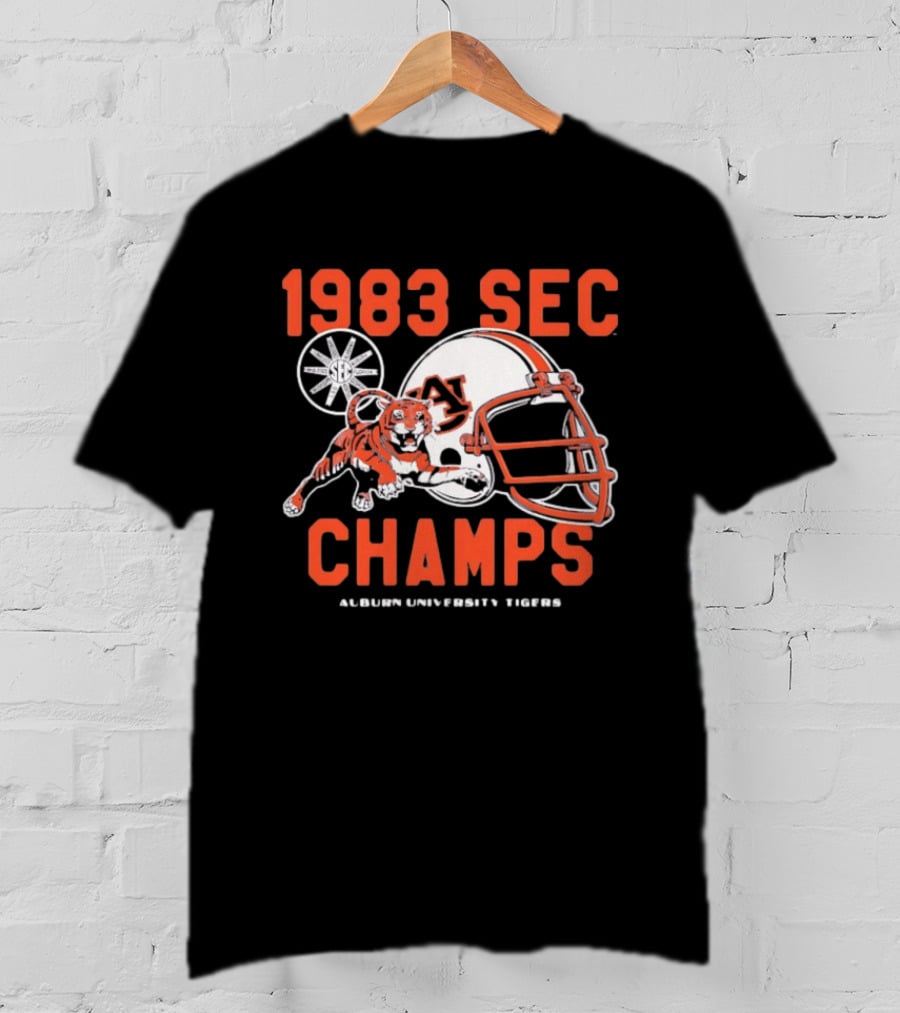 Auburn University Tigers 1983 SEC Champs Tiger Football Helmet T-Shirt