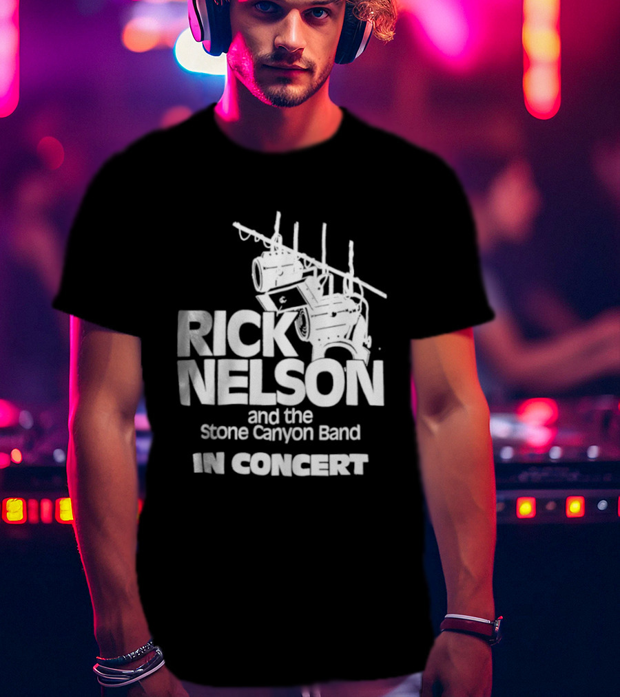 Rick Nelson And The Stone Canyon Band In Concert Trắng Trên Nền đen Dàn đèn Sân Khấu T-Shirt