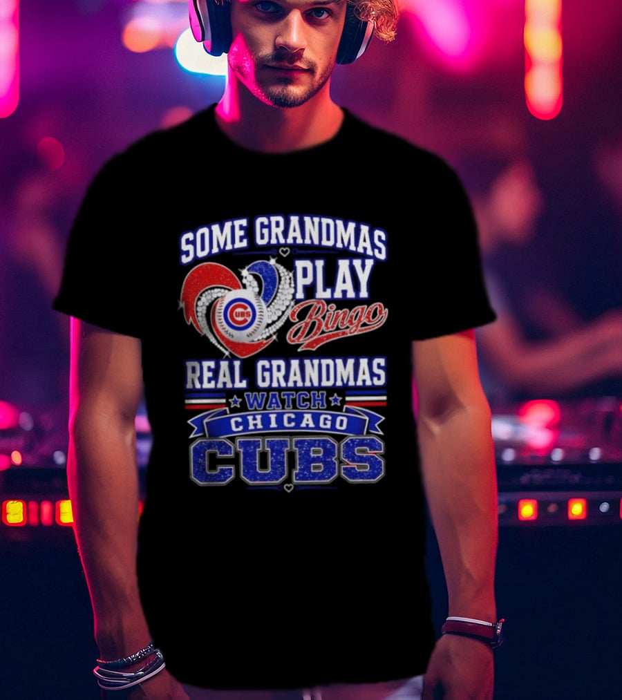 Some Grandmas Play Bingo Real Grandmas Chicago Cubs T-Shirt