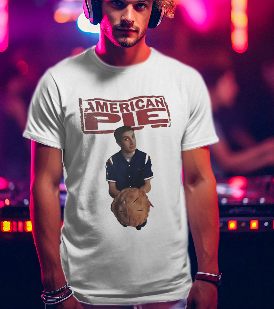 Jason Biggs As Jim Levenstein Holding Pie American Pie Movie T-Shirt