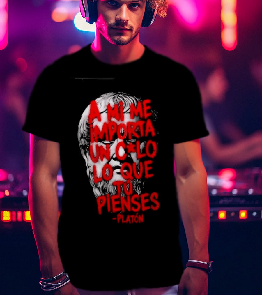 A Mi Me Importa Un Culo Lo Que Tu Pienses Platón Skull T-Shirt