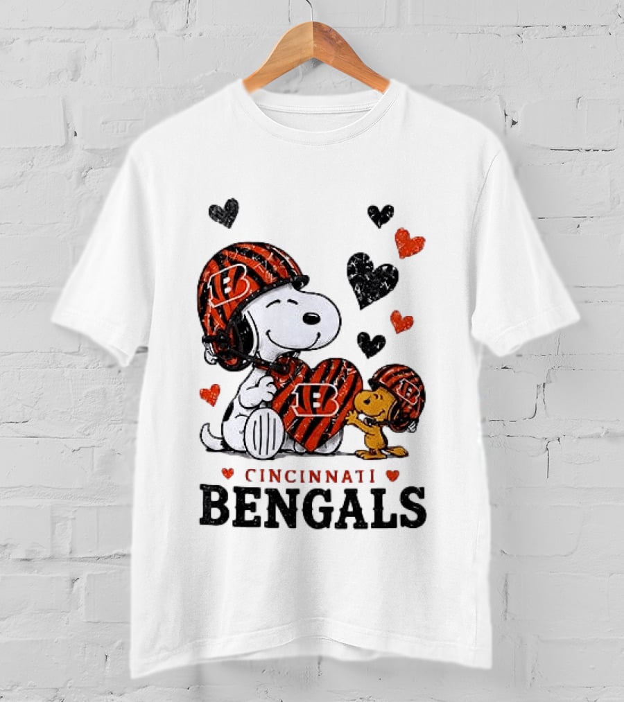 Cincinnati Bengals Peanuts Snoopy And Woodstock Love Hearts T-Shirt