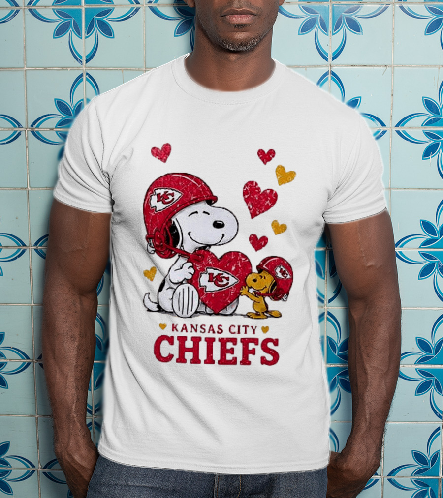 Kansas City Chiefs Peanuts Snoopy Hearts And Laughter T-Shirt