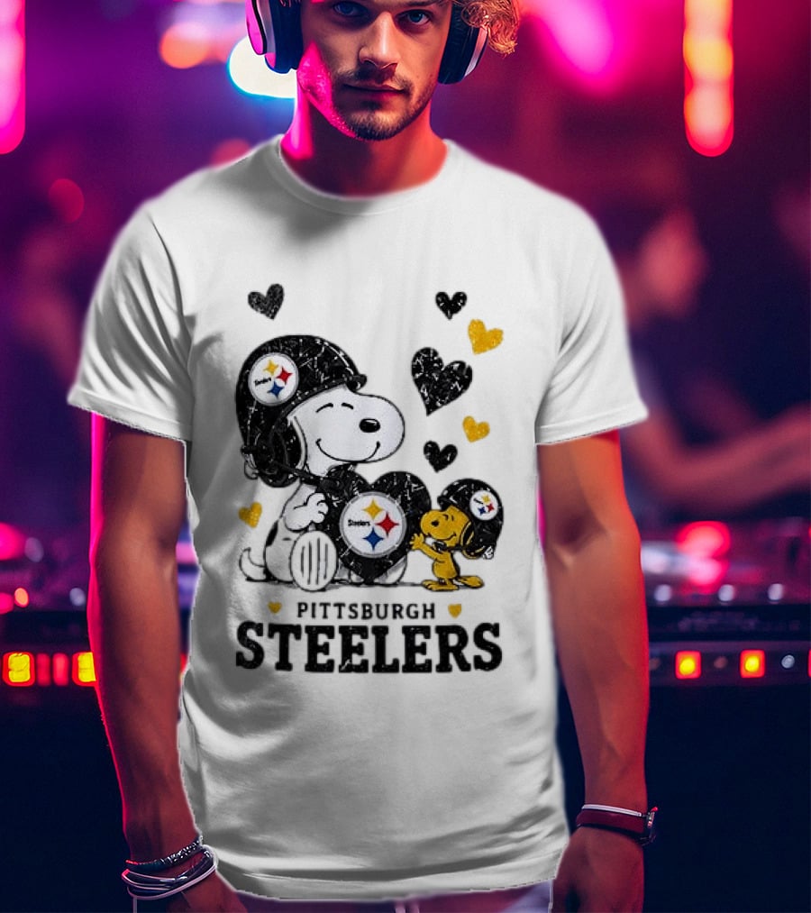 Pittsburgh Steelers Peanuts Snoopy Woodstock Hearts NFL Fan T-Shirt