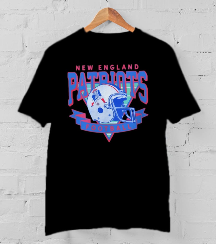 New England Patriots Football Vintage Helmet T-Shirt