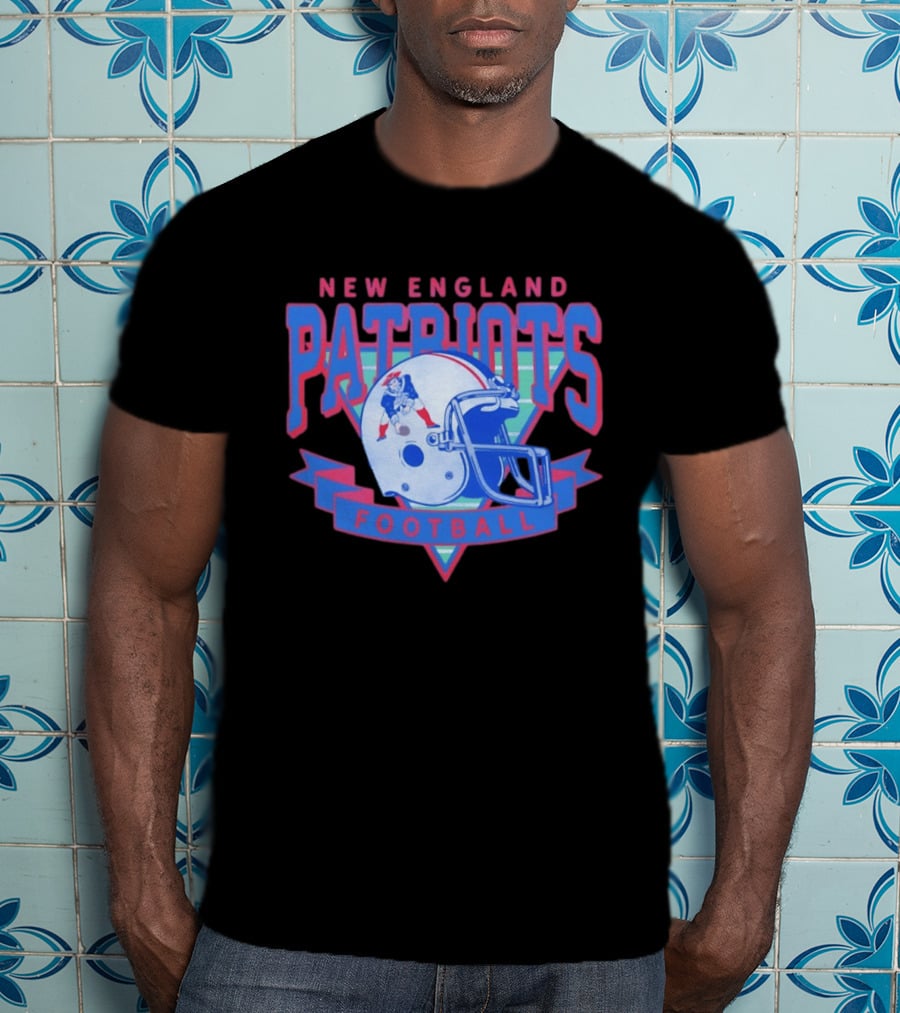 New England Patriots Football Vintage Helmet T-Shirt
