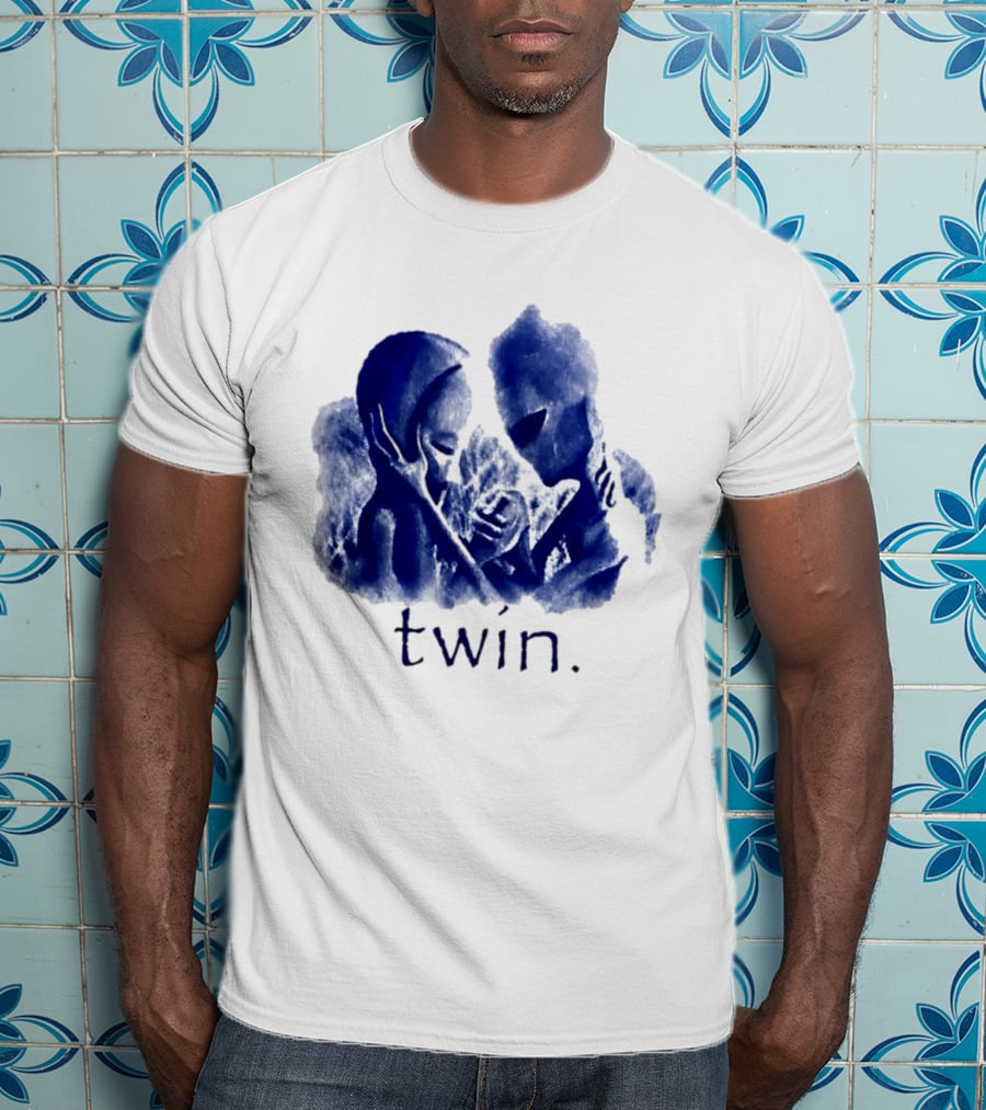 Twin Alien Extraterrestrial Sci Fi Embrace T-Shirt