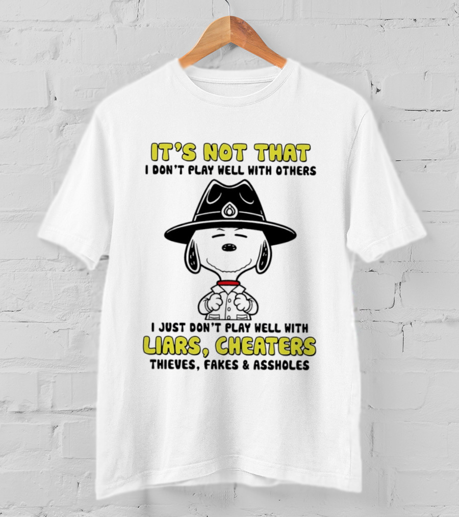 Snoopy It's Not That I Don't Play Well With Others Just Don't Play Well With Liars Cheaters Thieves Fakes & Assholes T-Shirt