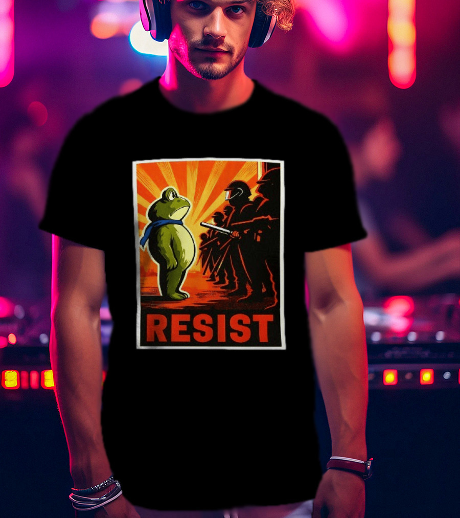 Resist Portland Frog 2025 Anti Fascism Protest Art With Frog And Riot Police T-Shirt