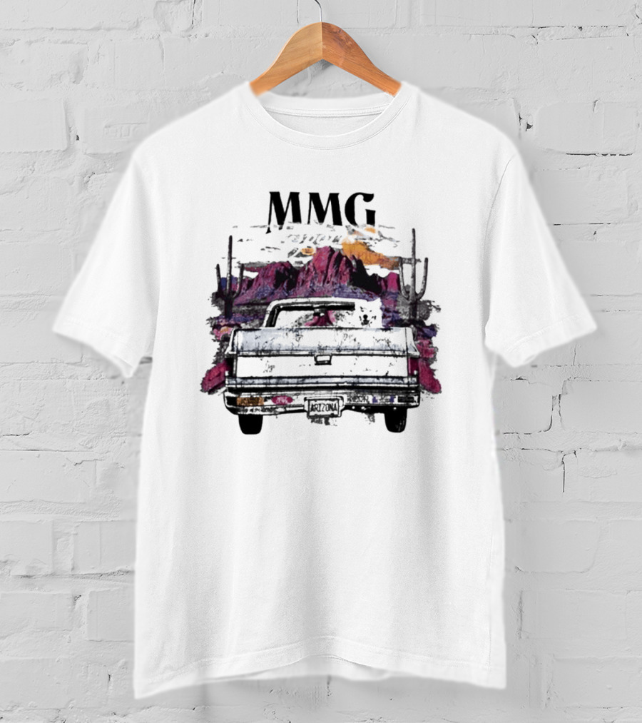 MMG Luna Vintage Car Desert Sunset Scene T-Shirt