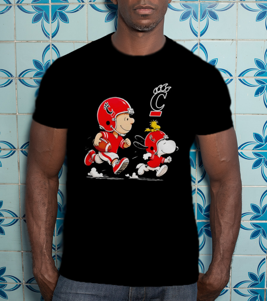 Charlie Brown Snoopy Cincinnati Bearcats Football Running T-Shirt