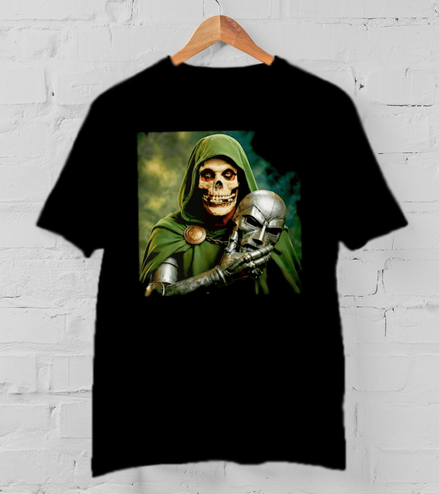 Doctor Doom Skull Face Holding Mask Supervillain Marvel T-Shirt