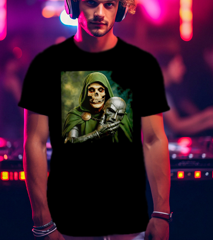 Doctor Doom Skull Face Holding Mask Supervillain Marvel T-Shirt