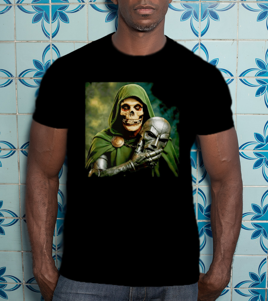 Doctor Doom Skull Face Holding Mask Supervillain Marvel T-Shirt