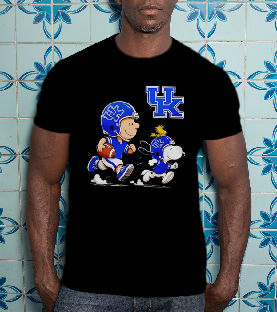 Peanuts Charlie Brown Snoopy University Of Kentucky Football Running UK T-Shirt