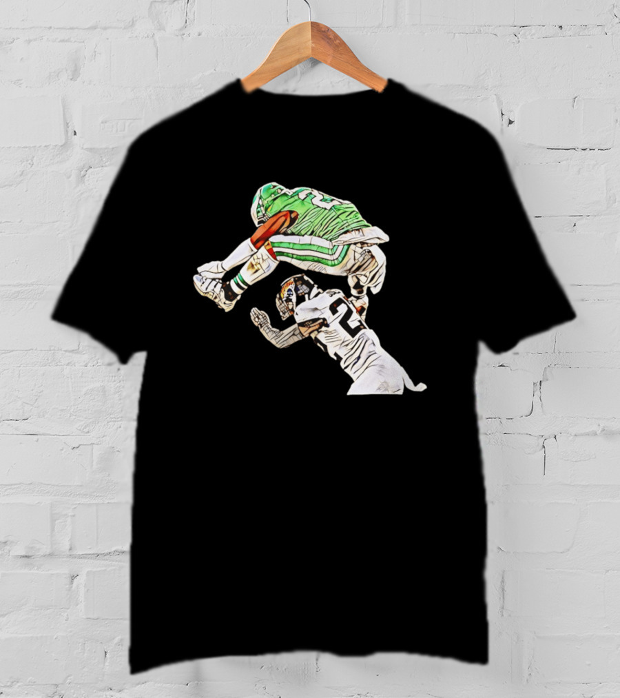 Saquon Barkley Hurdle Backwards Jump Over Defender In Green And White Jersey T-Shirt