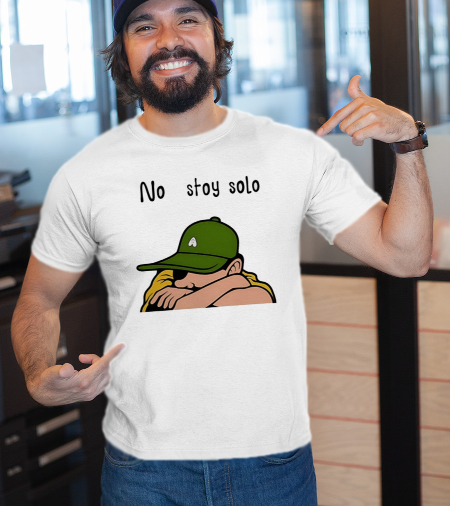 No Estoy Solo Anime Boy In Green Hat And Yellow T-Shirt