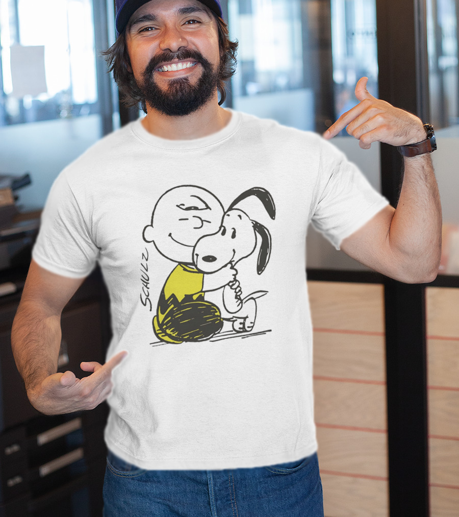 Schulz Charlie Brown Snoopy Hugging Classic Peanuts Friendship T-Shirt