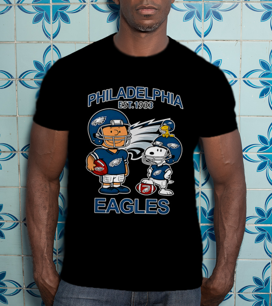 Philadelphia Est 1933 Eagles Charlie Brown Snoopy Football Team T-Shirt
