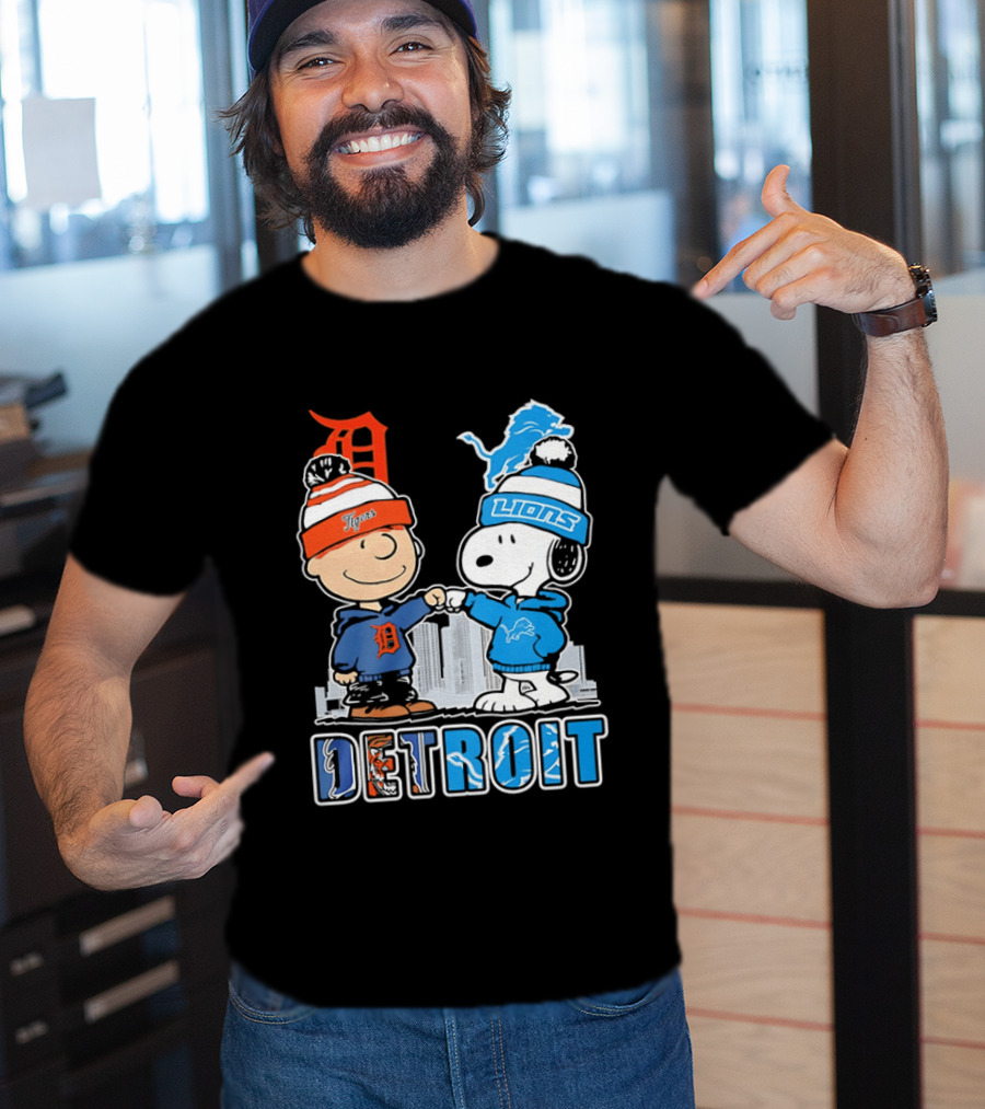 Charlie Brown Snoopy Detroit Tigers Lions Fist Bump Peanuts T-Shirt