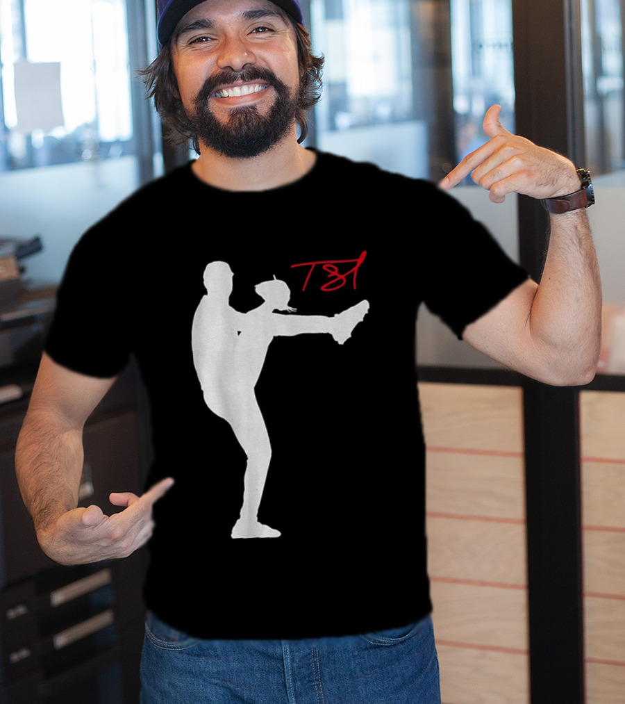 T61 Tarik Skubal Pitching Pose Los Angeles T-Shirt
