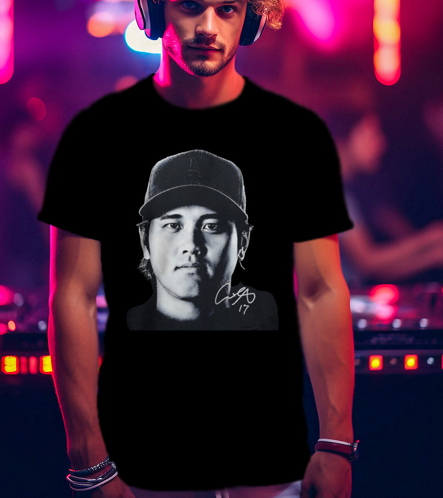 Shohei Ohtani LA Dodgers Cap Signature 17 T-Shirt