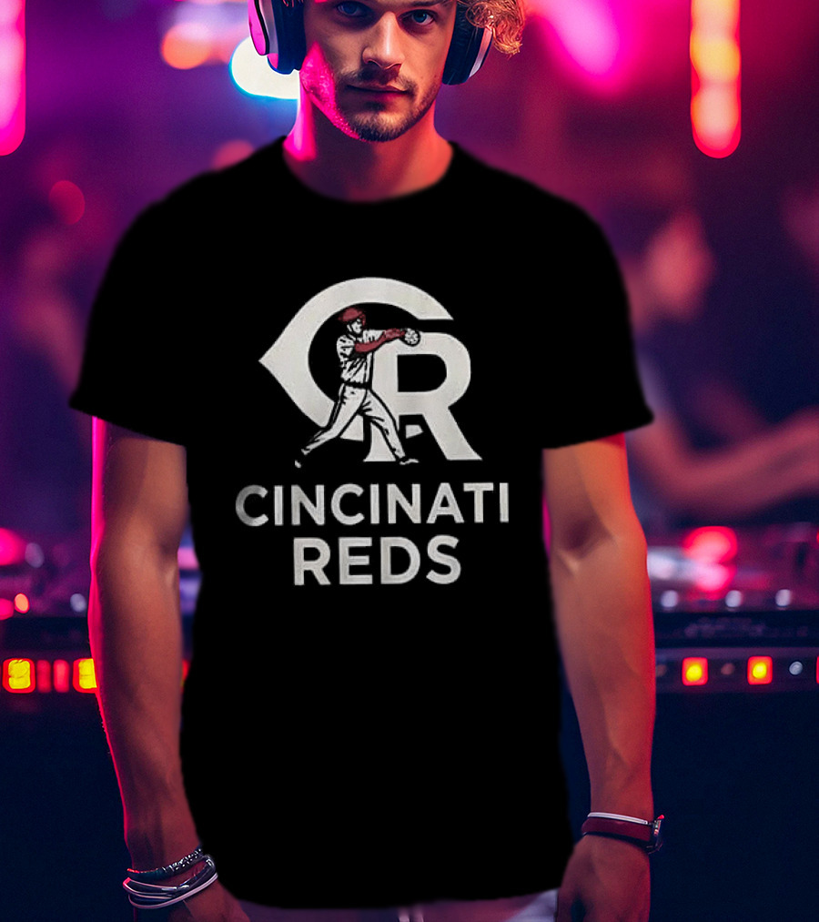 Cincinnati Reds Skull Crossing Bats Baseball Logo Sports Fan T-Shirt