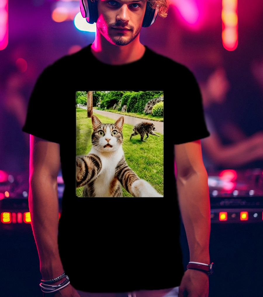 Shocked Face Tabby Cat Taking Selfie With Running Raccoon On Lawn Road T-Shirt