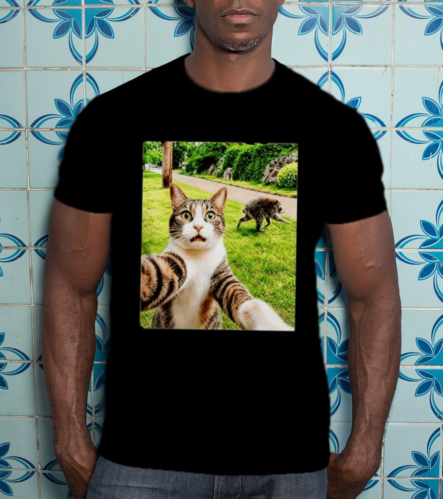 Shocked Face Tabby Cat Taking Selfie With Running Raccoon On Lawn Road T-Shirt
