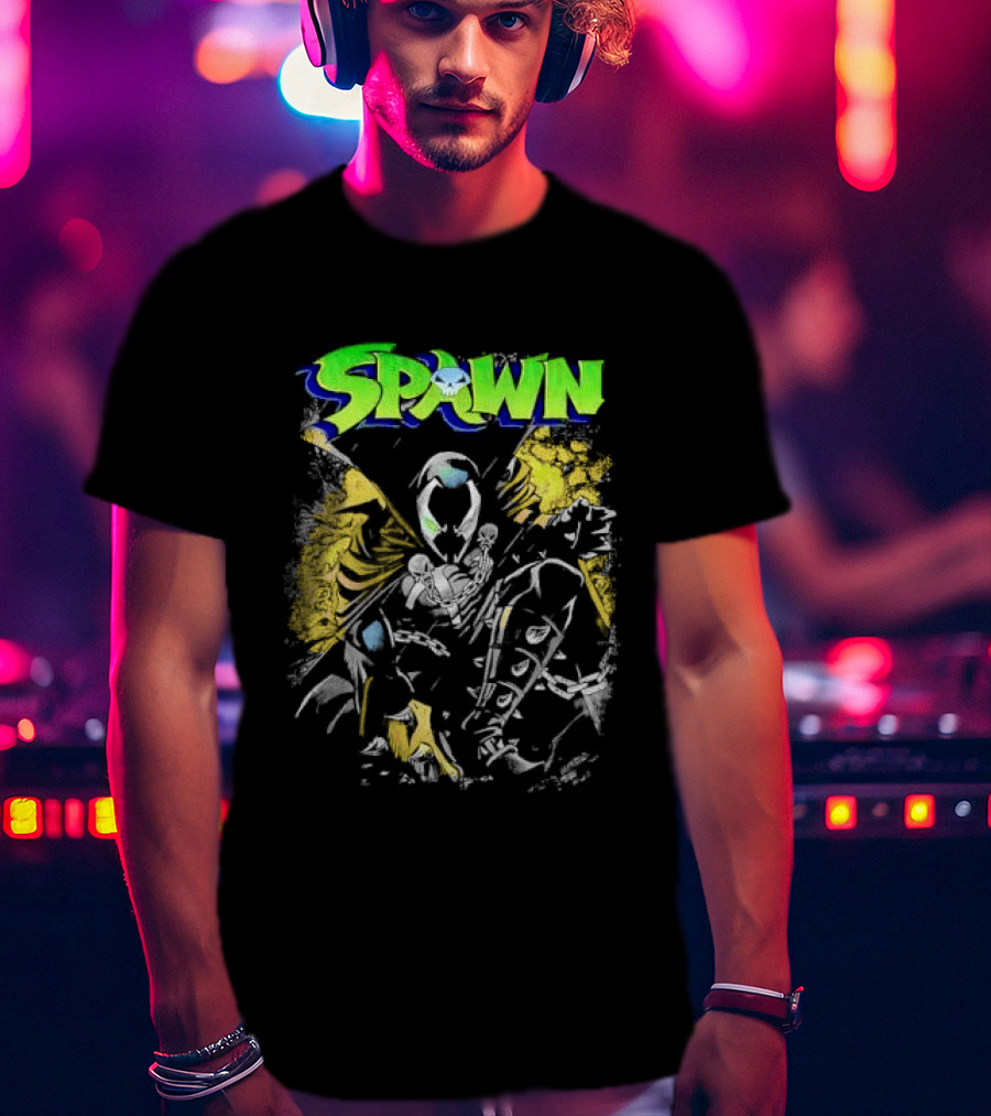 Spawn Crouching Superhero Chains Cape Distressed Comics T-Shirt