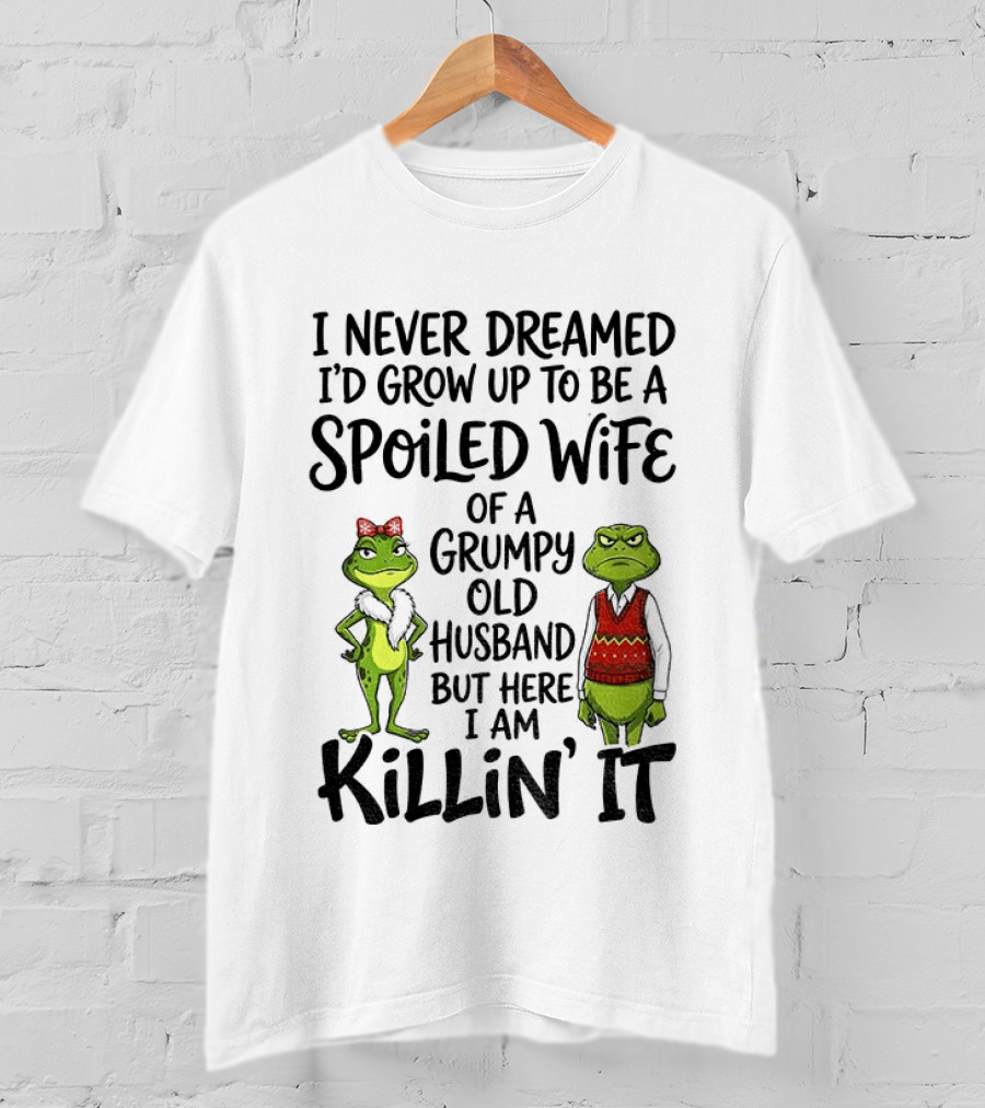 I Never Dreamed I'd Grow Up To Be A Spoiled Wife Of A Grumpy Old Husband Frog Couple Killin' It T-Shirt