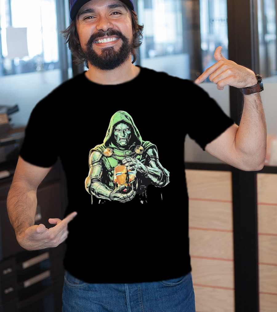 Doctor Doom Marvel Holding Broken Iron Man Mask Iconic Showdown T-Shirt